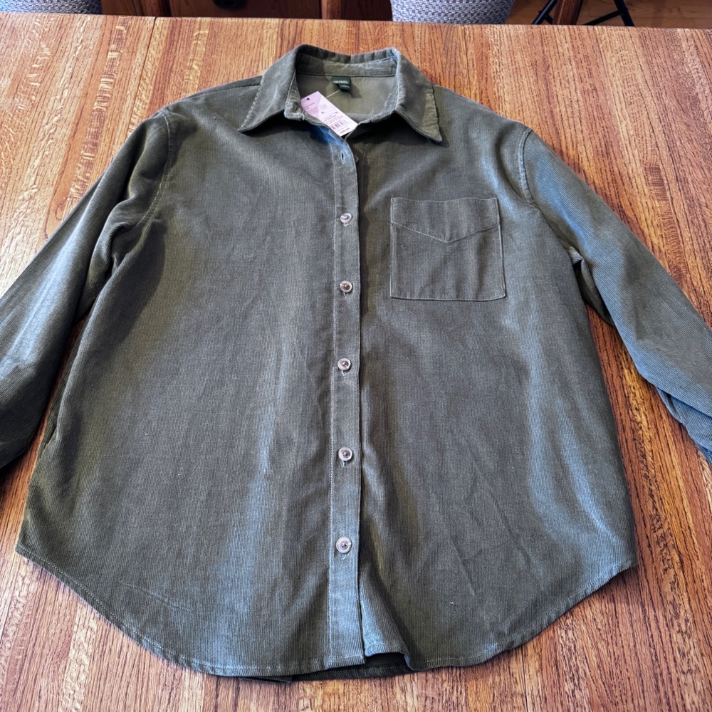 NWT Corduroy long-sleeved shirt/jacket, sz medium, light green, retails for $28